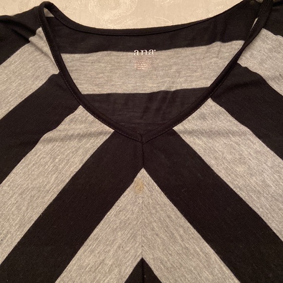 Top - Picture 2 of 4